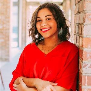 Meet your Posher, Alissa